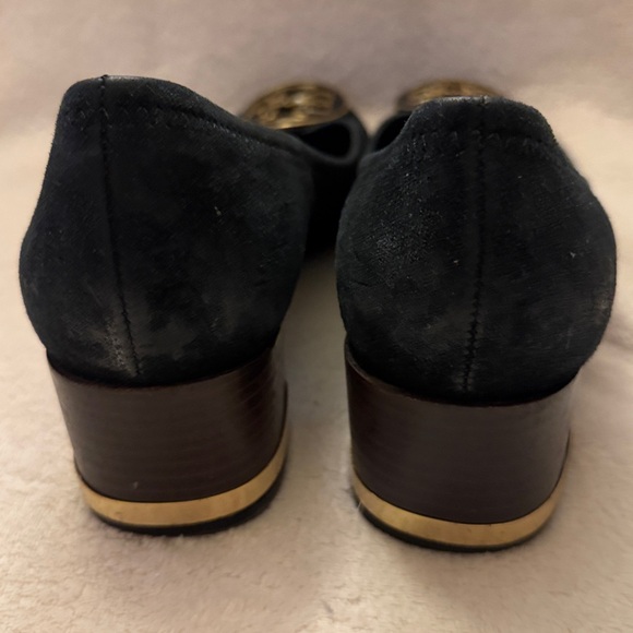 Tory Burch Black Suede Small Heel with Gold Logo sz 8 - Picture 5 of 7